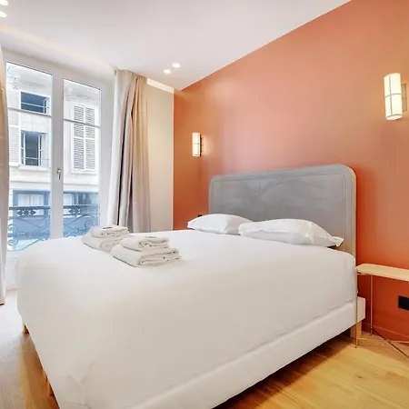 Chic - 2br-6p - Opera House Apartment *